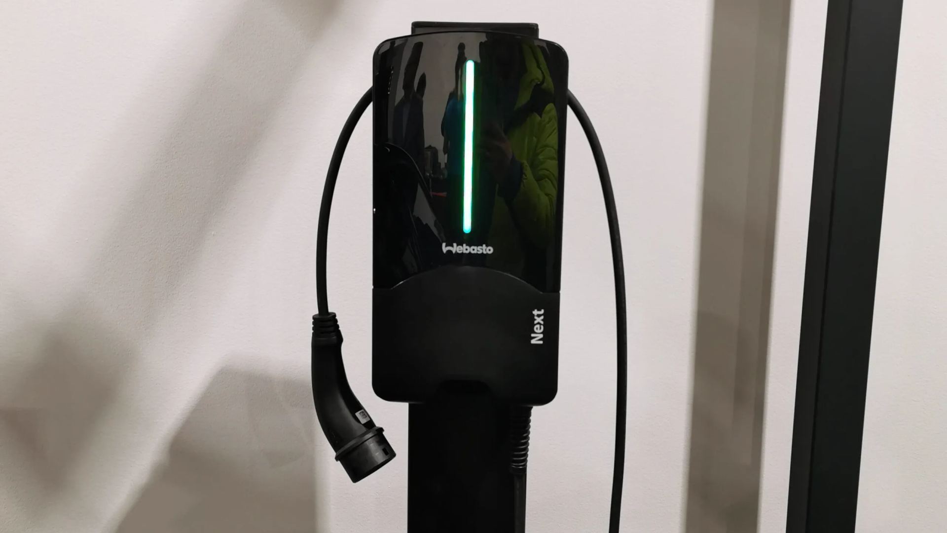 Nabíječky EV — Nabíjecí infrastruktura pro elektromobily pro domácnosti i firmy. Nabíjejte auto solární energií.