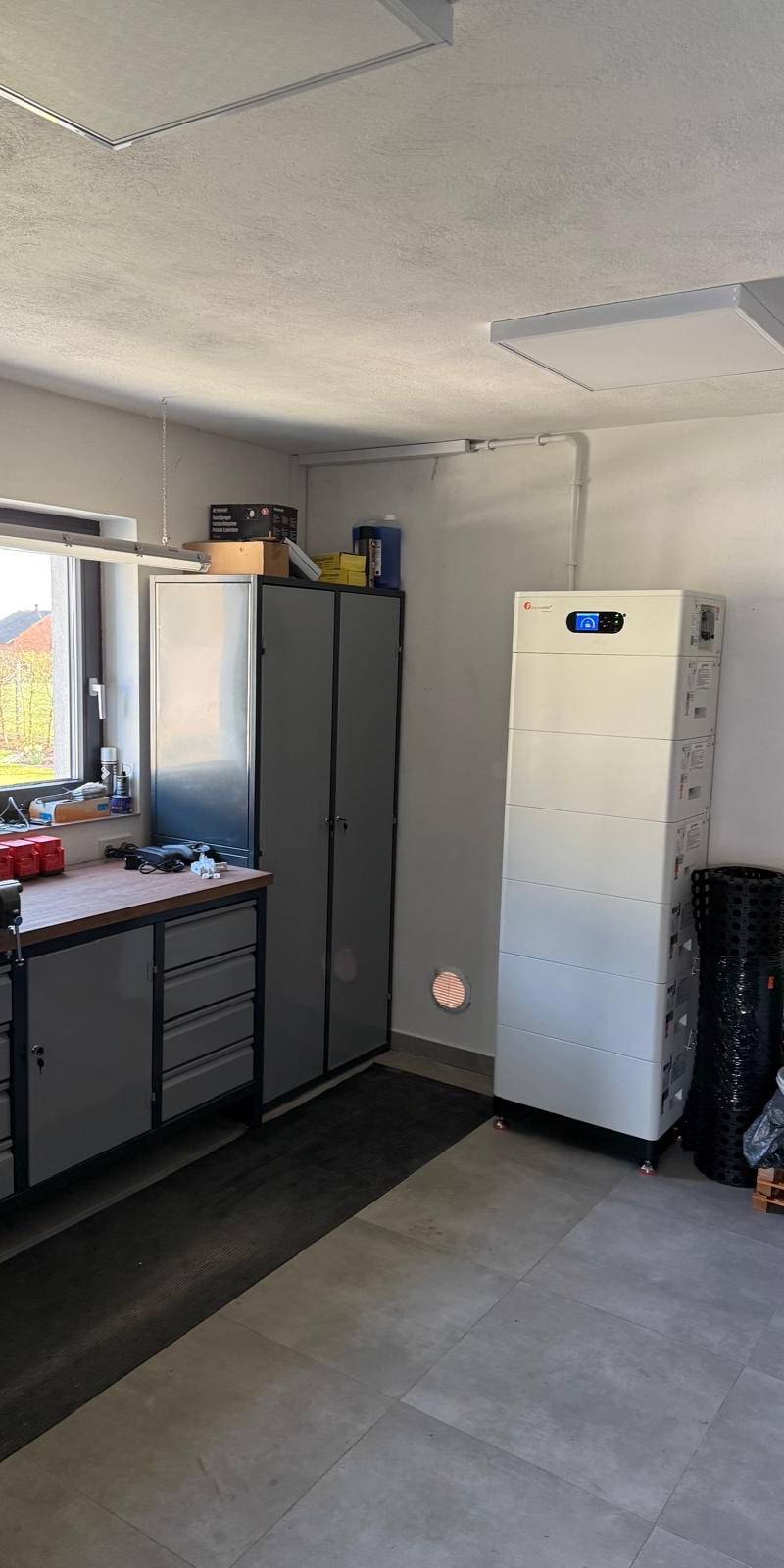 Realizacja magazynu energii FNC Poland - instalacja w pomieszczeniu technicznym